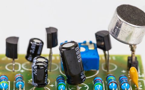 無功補償電容器漏油，可以繼續(xù)使用嗎？